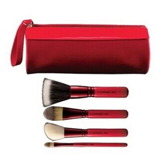 MAC Adoring Carmine Collection: 4 Face Brush Set - Picture 9 of 9